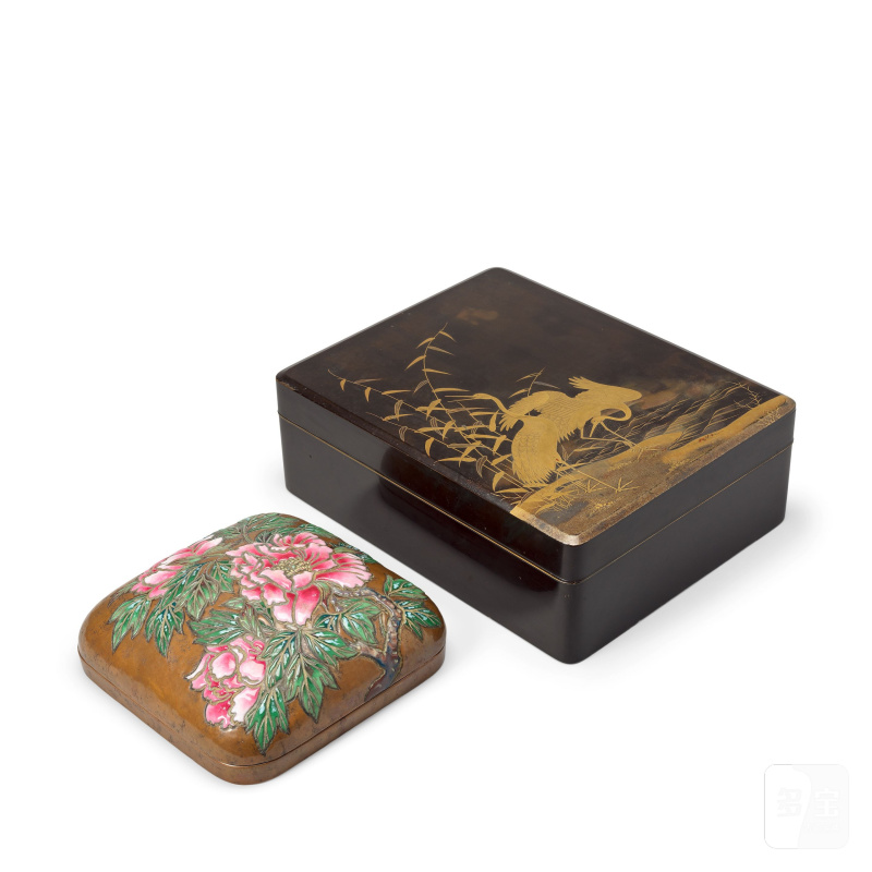 明治時代 漆金盒及銅花卉盒 | A LARGE GOLD AND BLACK LACQUER BOX AND COVER AND AN ENAMELLED COPPER BOX AND COVER - 图4